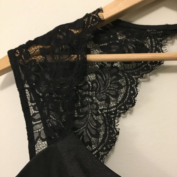 Elegant Chic Black Satin and Lace Peplum Prom Dress - Picture 6 of 16